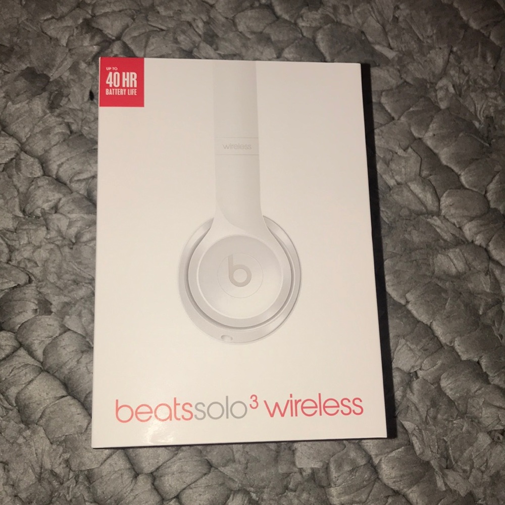 BeatsSolo Wireless Headphones